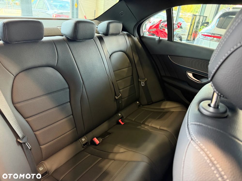 Mercedes-Benz Klasa C 200 4-Matic 9G-TRONIC - 19