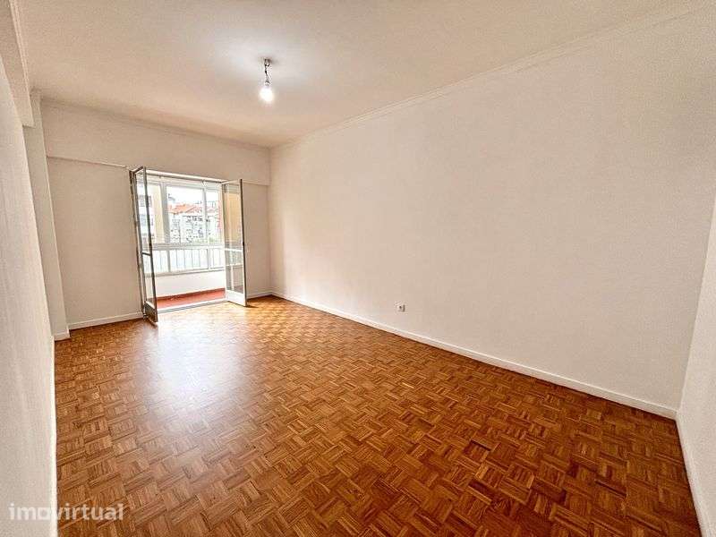 Apartamento T2 Renovado no Centro de Mem Martins - Grande imagem: 2/8