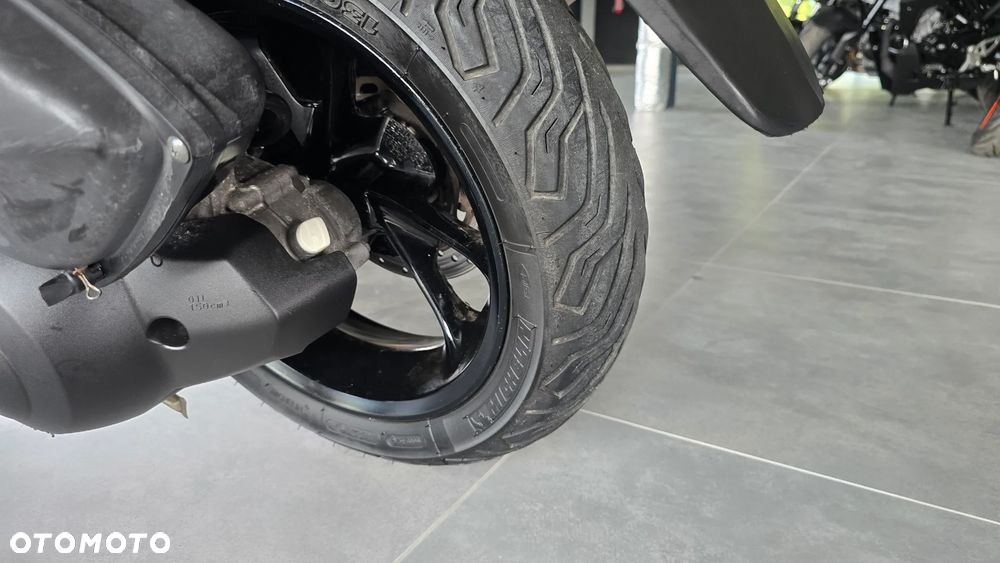 Yamaha NMAX - 16