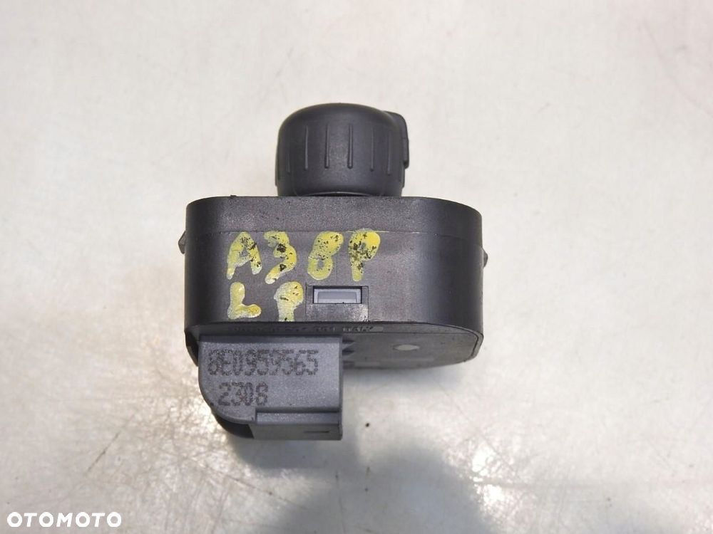 PRZYCISK REGULACJI LUSTEREK AUDI A3 8P 8E0959565 - 2