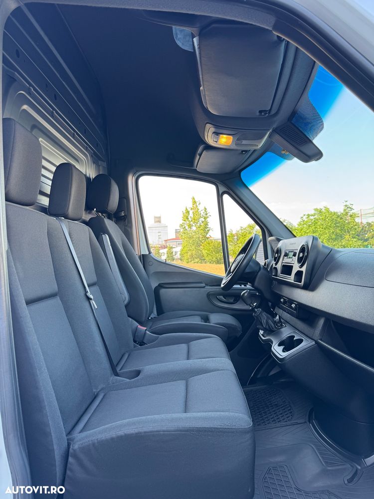 Mercedes-Benz Sprinter - 24