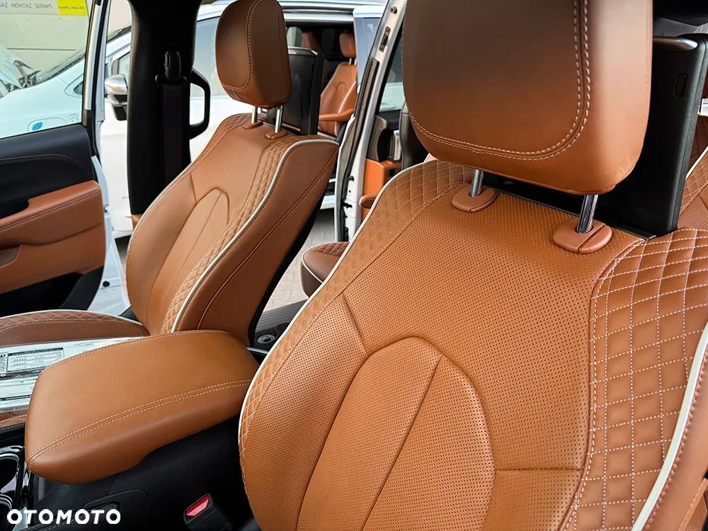 Chrysler Pacifica - 16