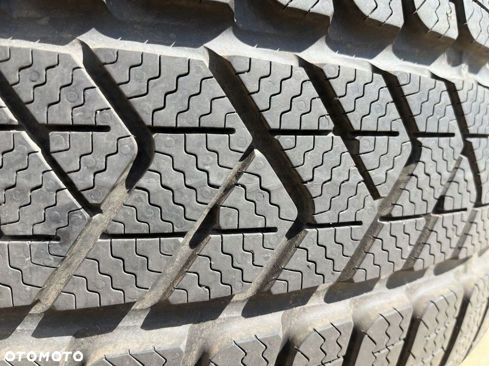 OPONY 255/40r19 100V PIRELLI SOTTOZERO 3 R01 - 4