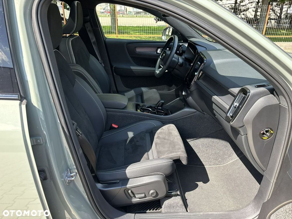 Volvo XC 40 B4 Plus Dark - 15