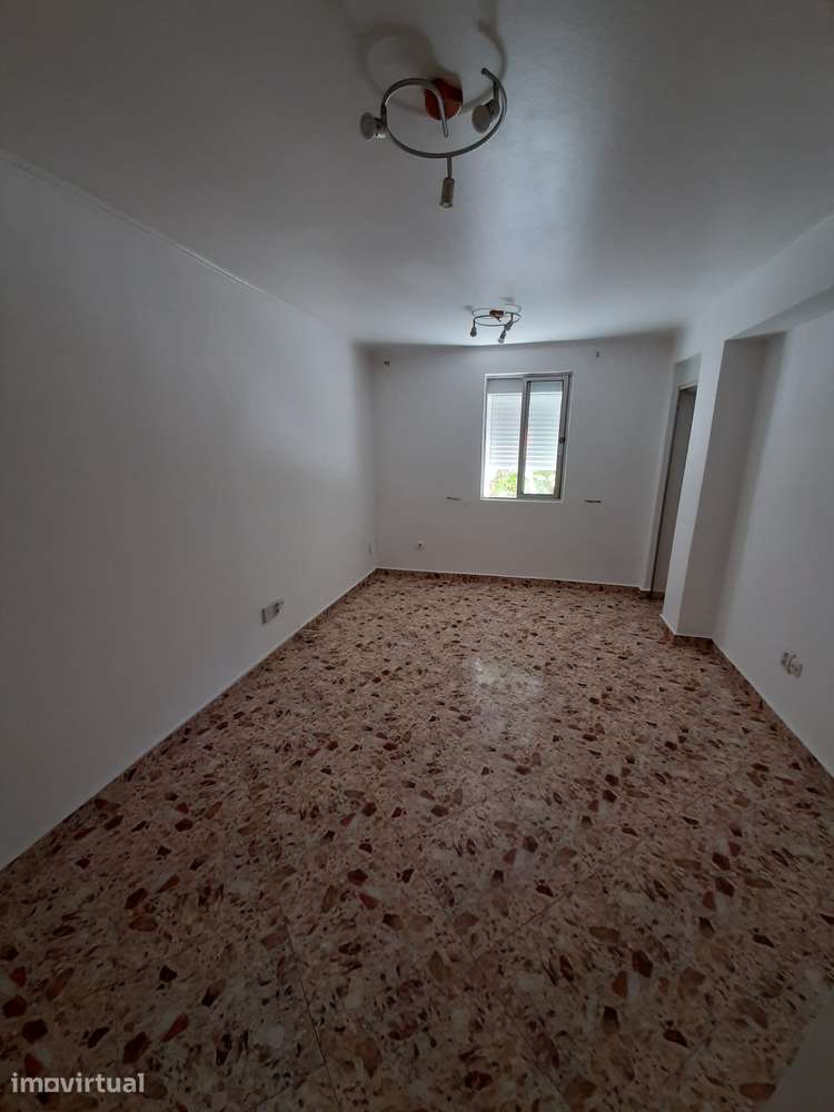 Apartamento T3 com cozinha equipada em Lisboa - Grande imagem: 3/9