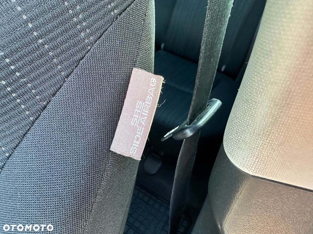 Toyota Auris 1.4 VVT-i Sol - 33