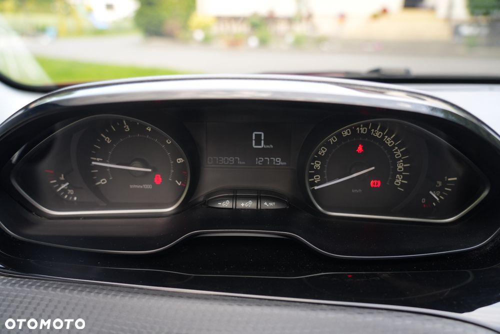 Peugeot 2008 1.2 Pure Tech Active S&S - 9