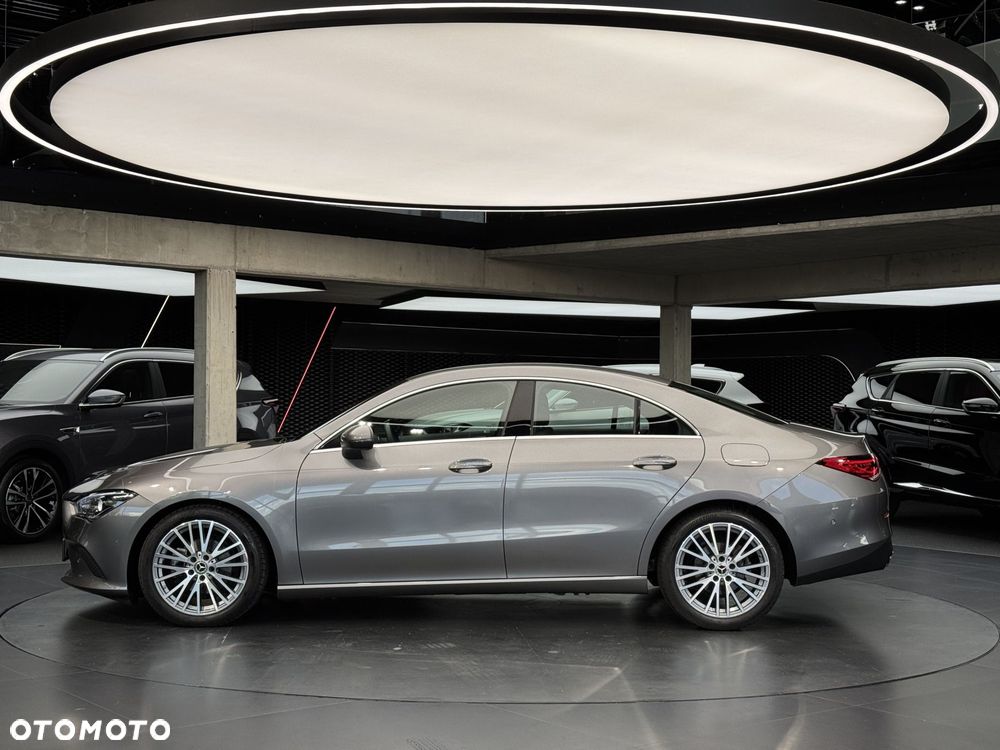 Mercedes-Benz CLA 180 7G-DCT - 3