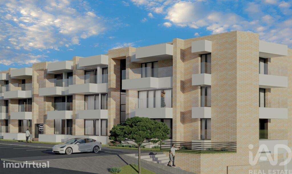 Apartamento T3 em Santo António dos Olivais de 120,8 m2
