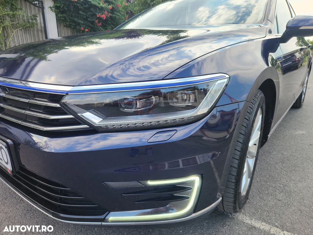 Volkswagen Passat - 11