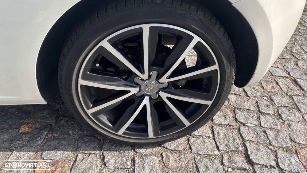 Audi A1 2011 photo 2
