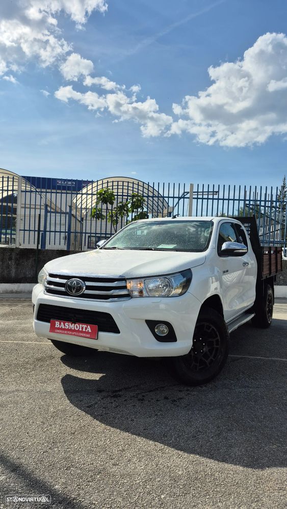 Toyota Hilux - 1