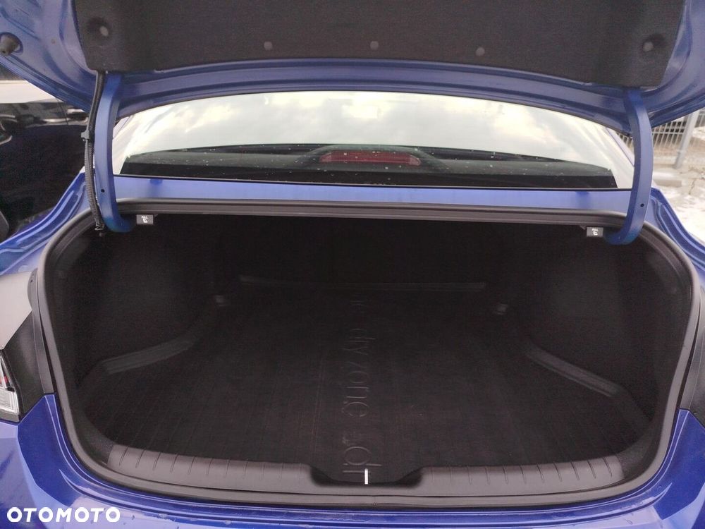 Hyundai Elantra - 16