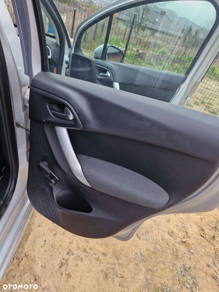 Citroën C3 e-HDi 70 EGS Selection - 22