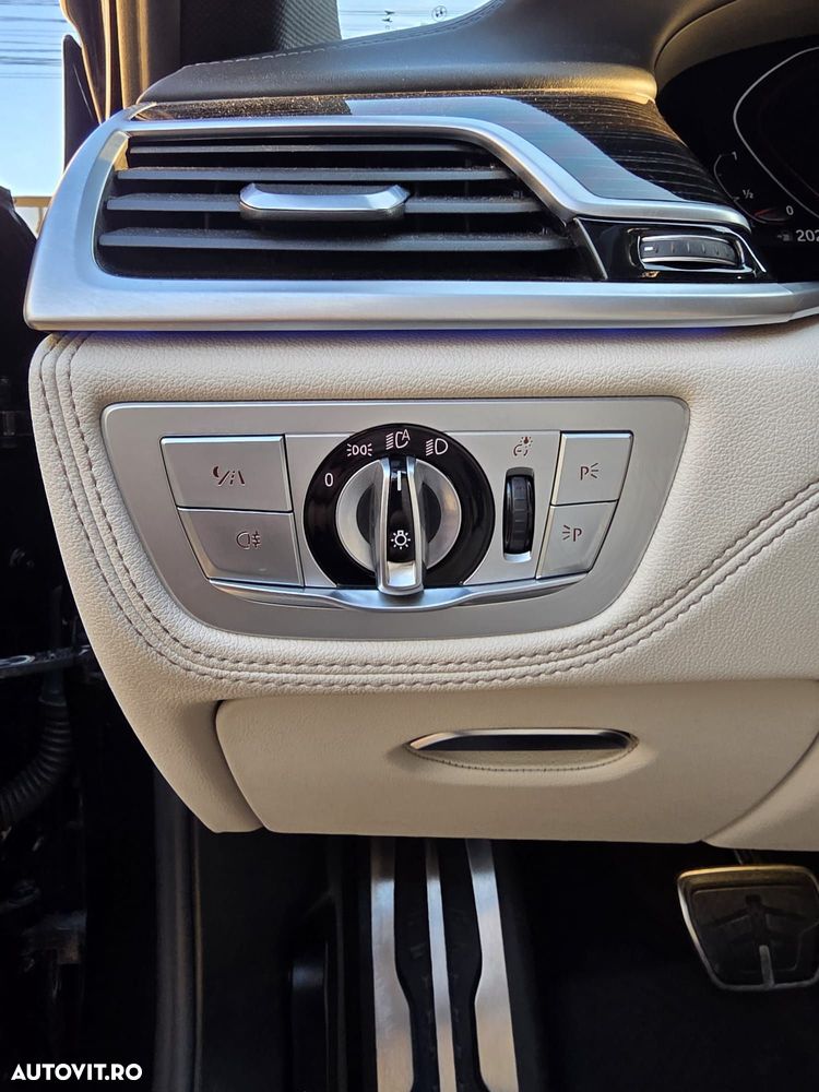 BMW Seria 7 740d xDrive MHEV - 19