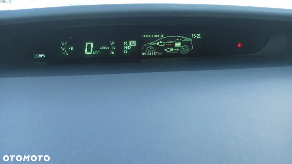 Toyota Prius (Hybrid) - 16