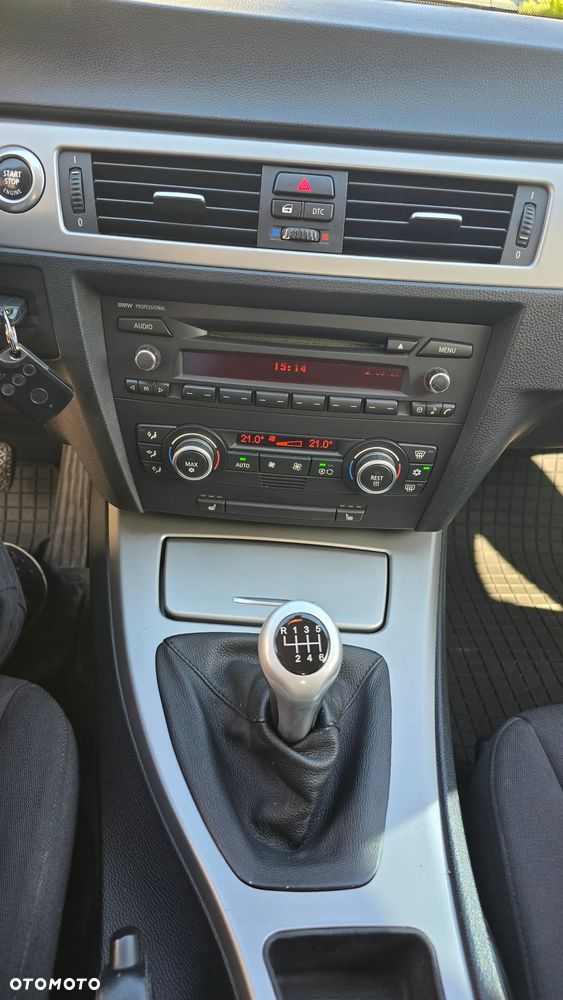 BMW Seria 3 320d - 24