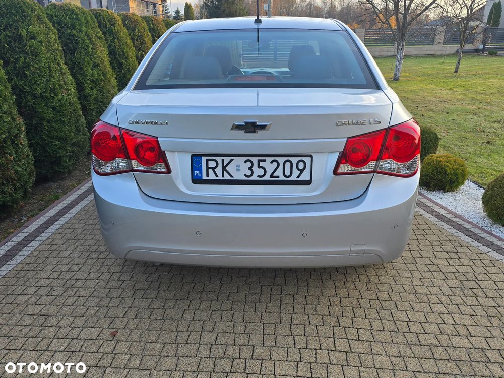 Chevrolet Cruze 1.6 LS - 6