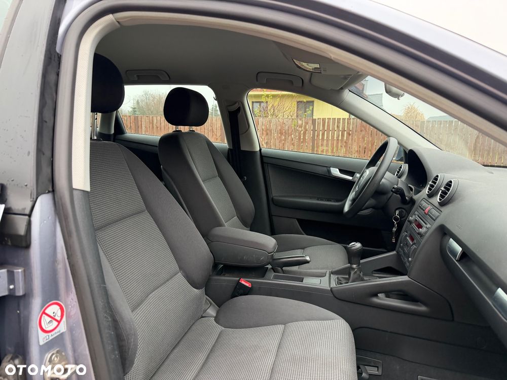 Audi A3 Sportback 1.6 FSI Ambiente - 30