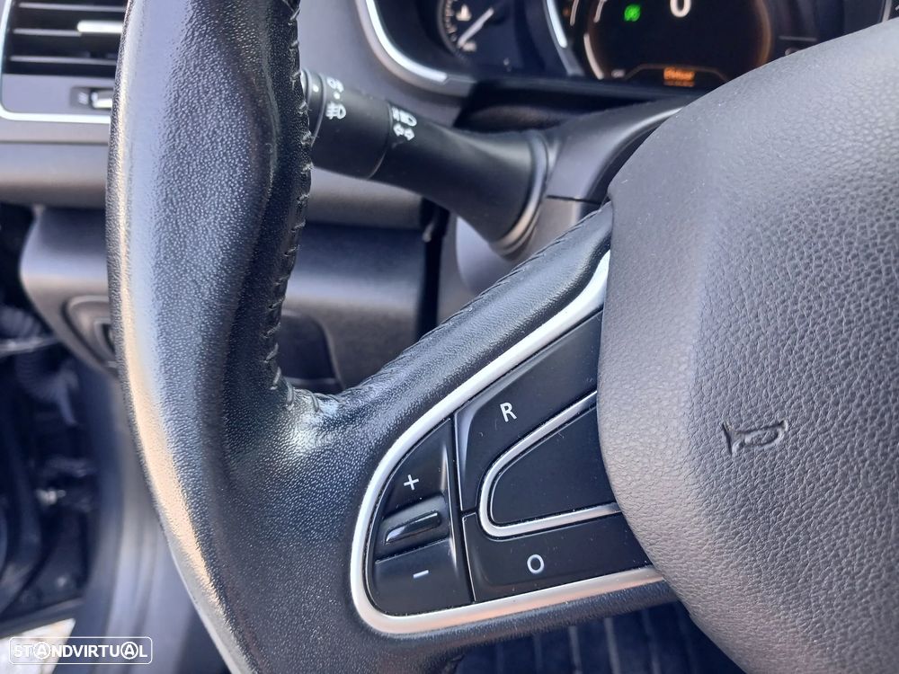 Renault Mégane BLUE dCi 115 EDC LIMITED - 8