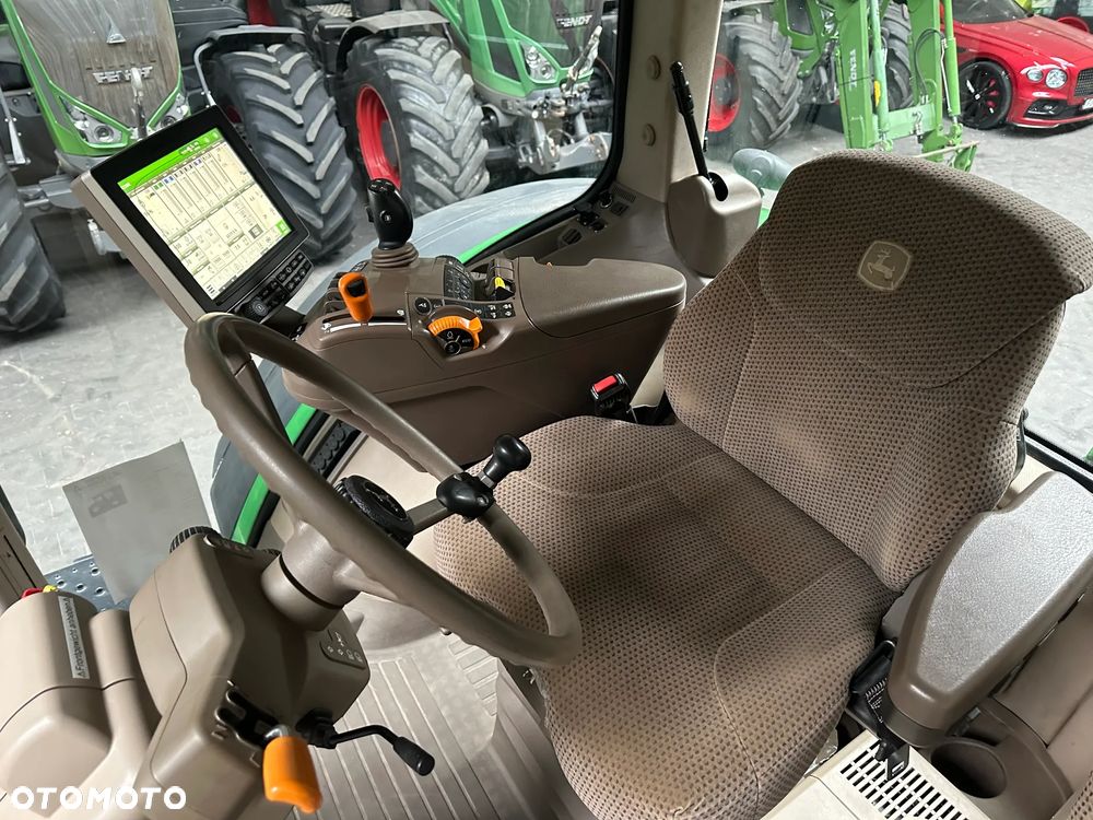 John Deere 7230R - 12