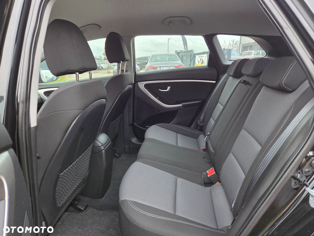 Hyundai i30 blue 1.6 CRDi Style - 12