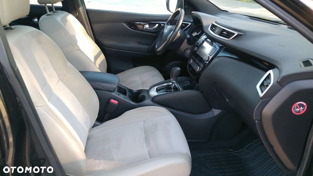 Nissan Qashqai 1.6 dCi Xtronic TEKNA+ - 32