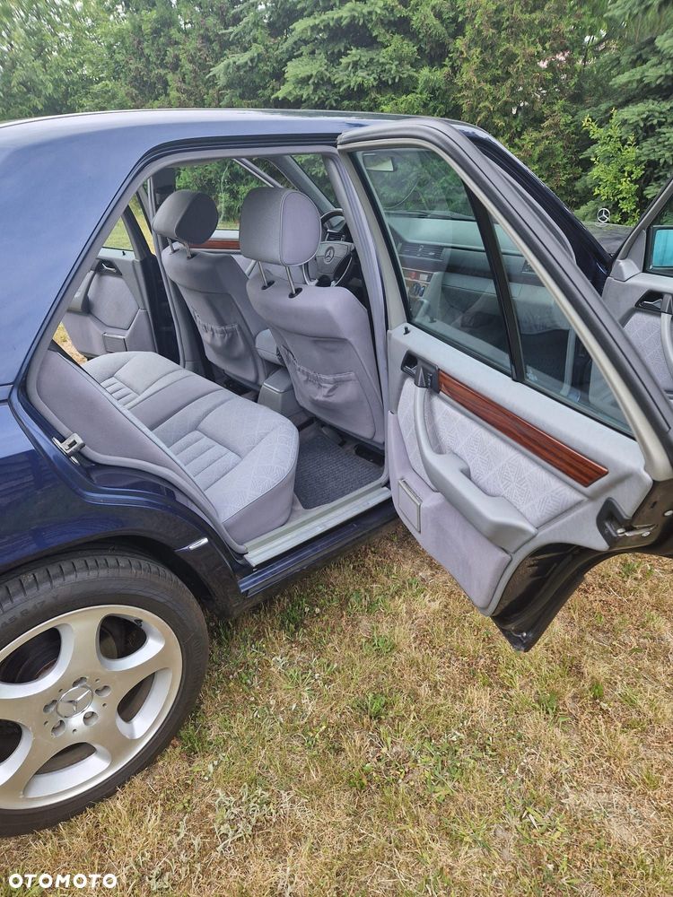 Mercedes-Benz Klasa E 220 - 5