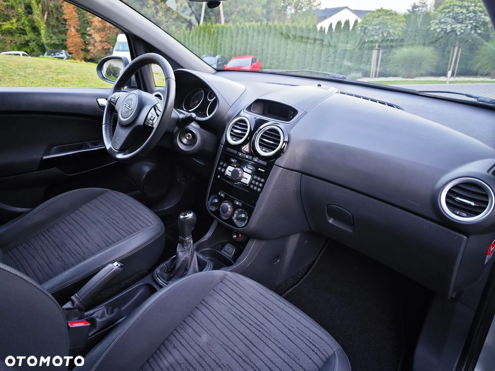 Opel Corsa 1.4 16V Cosmo - 21