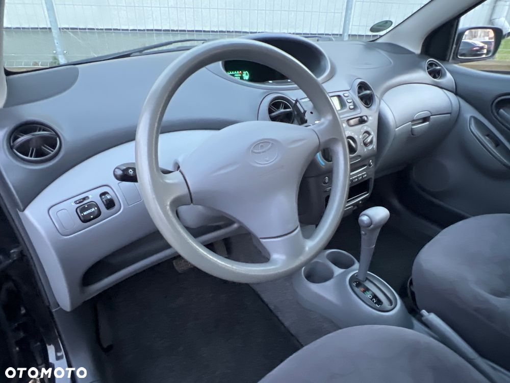 Toyota Yaris - 20