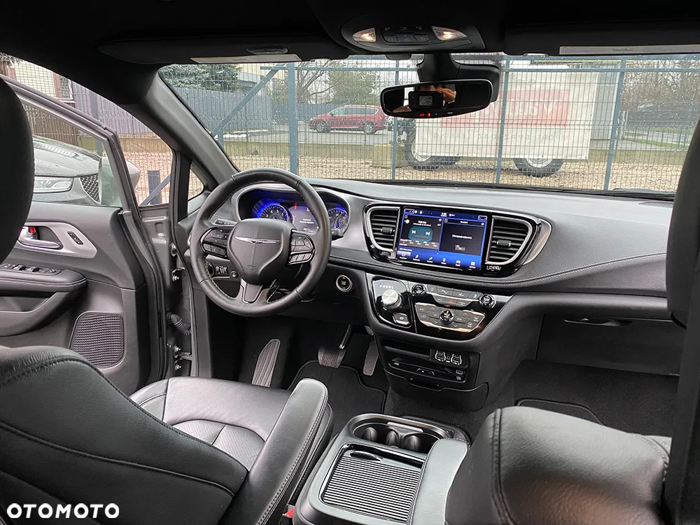 Chrysler Pacifica - 8