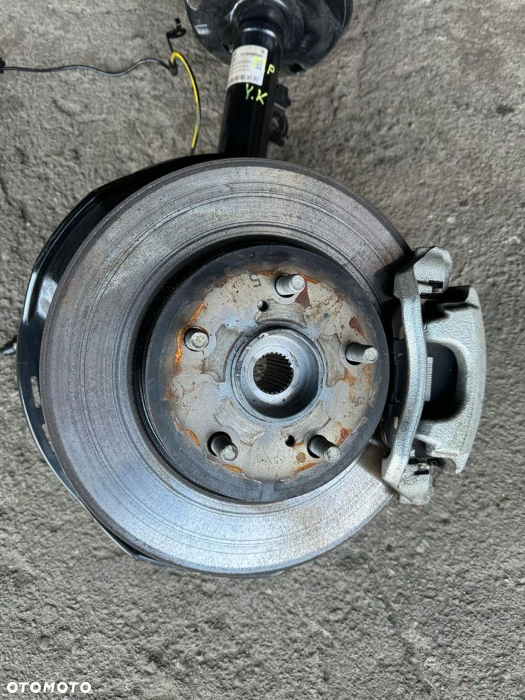 zwrotnica mcpherson prawy przód toyota yaris cross kros 2022-25 1.5 hybryda - 3