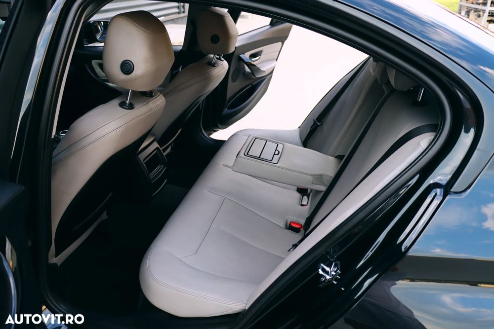 BMW Seria 3 320d Aut. Sport Line - 36
