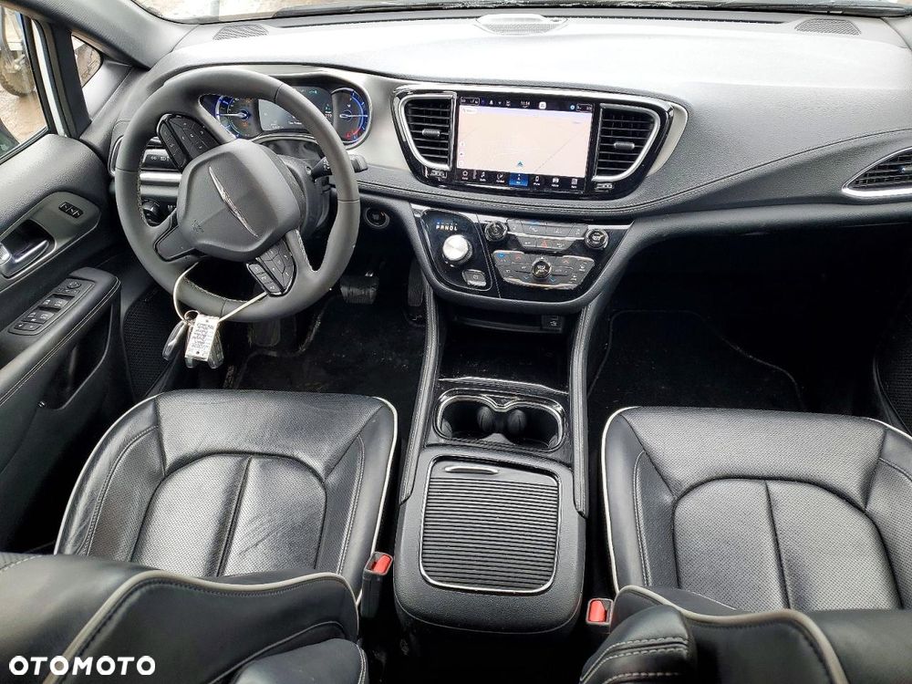 Chrysler Pacifica - 8