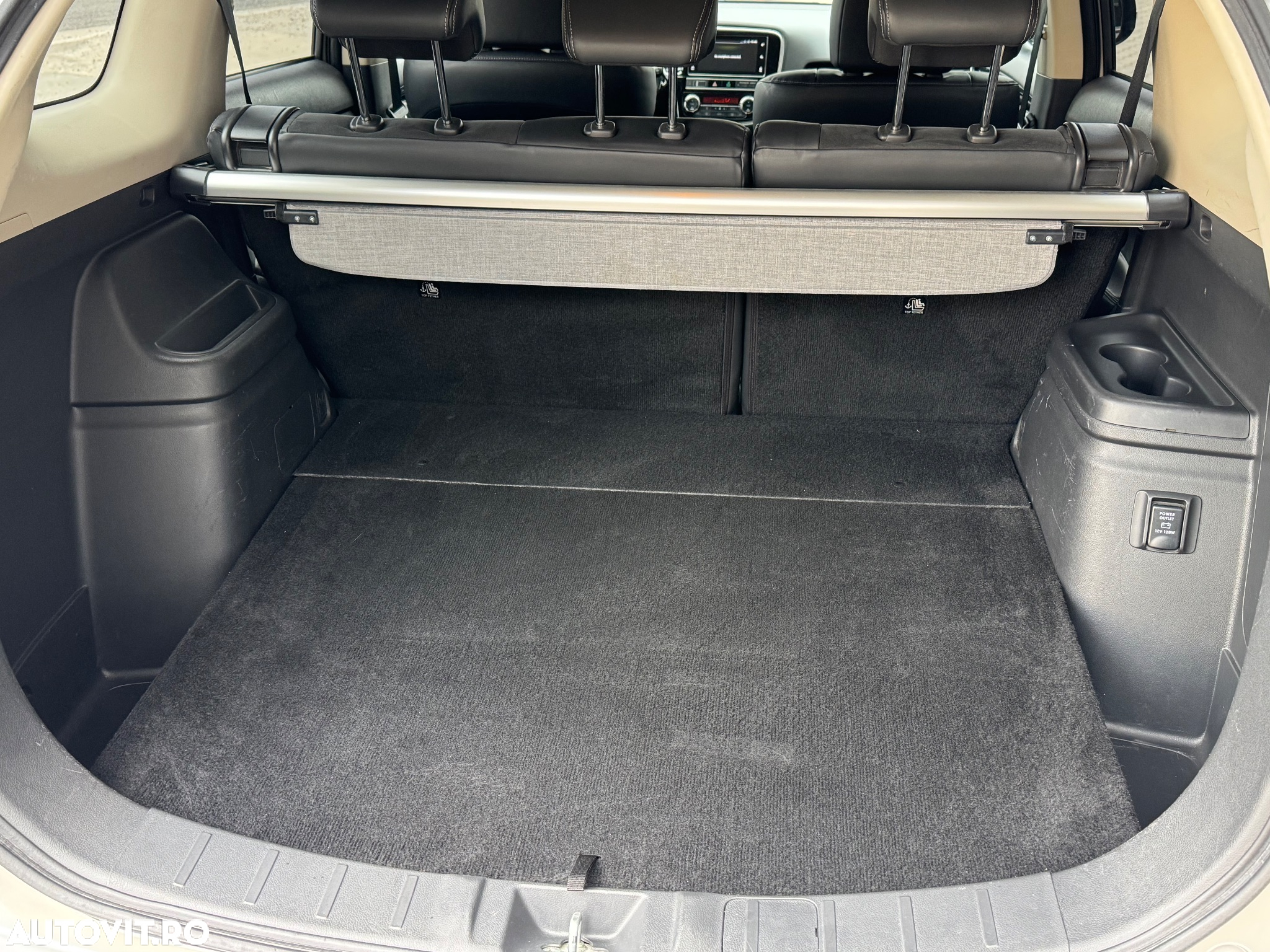 Mitsubishi Outlander 2.4 4WD Plug-In Hybrid Plus - 17