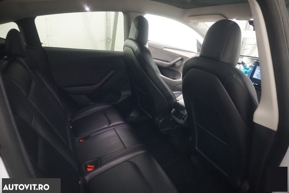 Tesla Model Y - 15