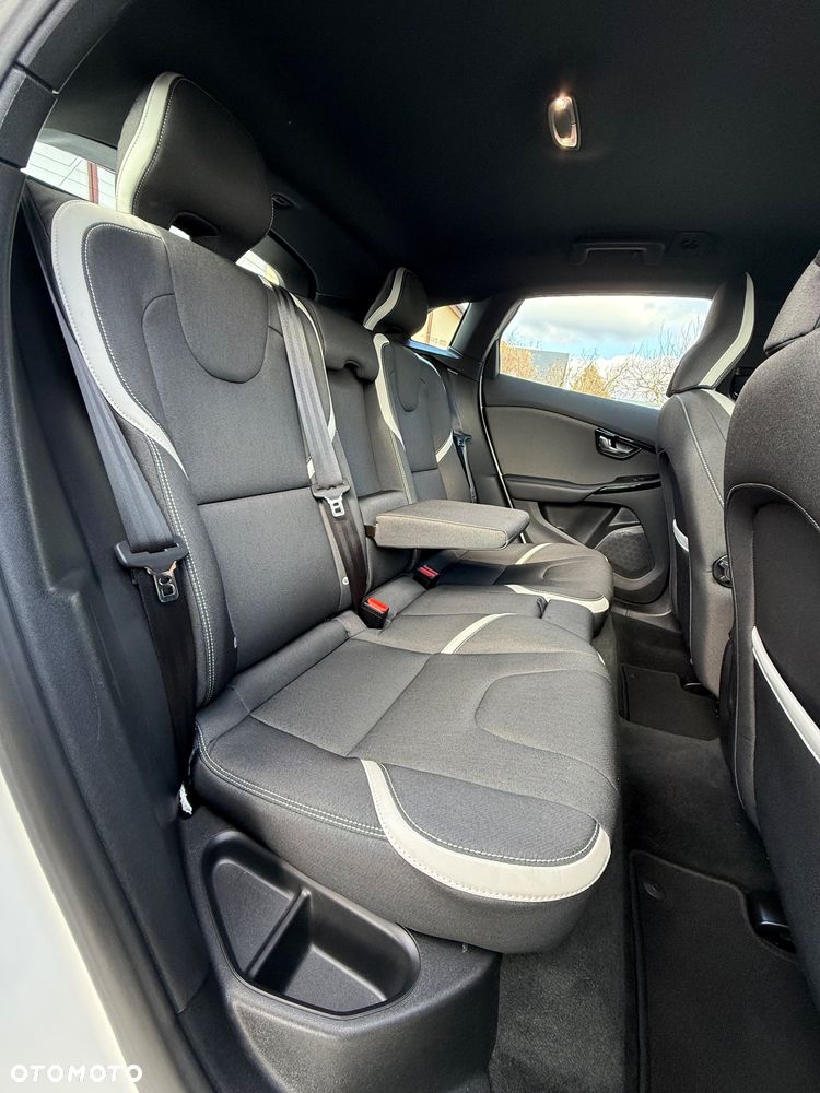 Volvo V40 Cross Country T3 Geartronic Momentum - 12