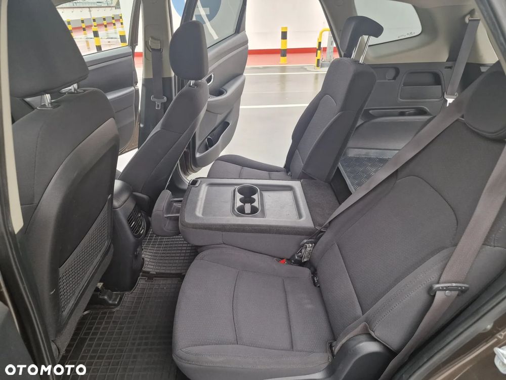 Kia Carens - 8