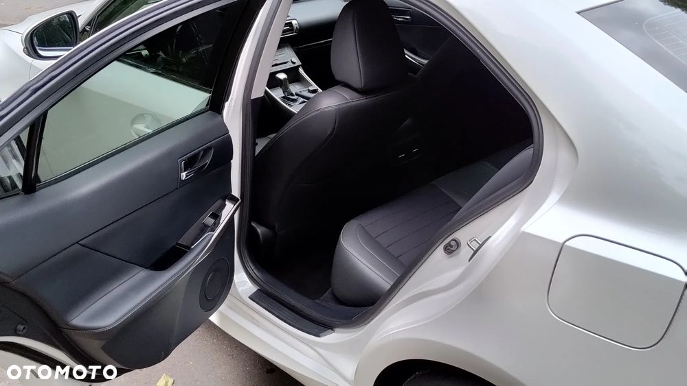 Lexus IS 200t Elite - 22