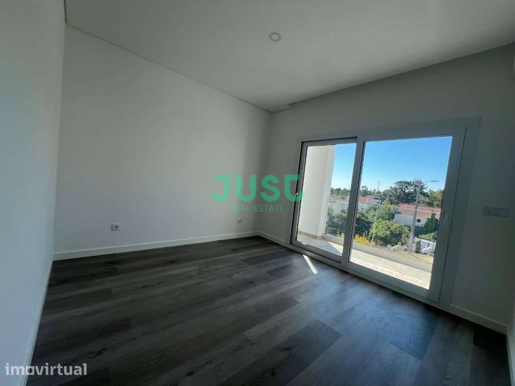 Excelente moradia t3 triplex com cozinha e sala separadas e bom esp... - Grande imagem: 4/11