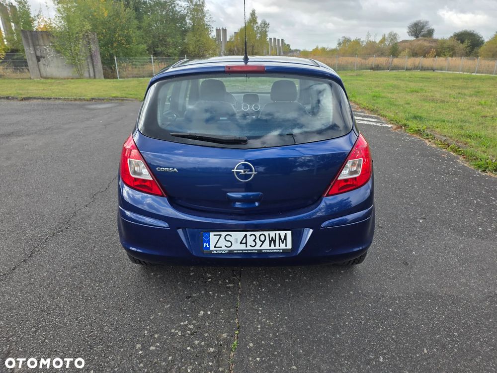 Opel Corsa 1.4 16V Cosmo - 9