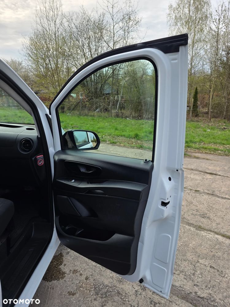 Mercedes-Benz Vito 447 klima Tempomat 145700 km long silnik 2,2 vivaro trafic custom - 25