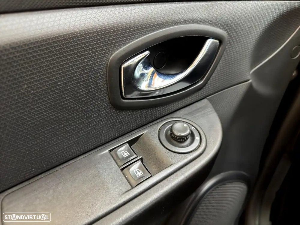 Renault Clio 1.5 dCi Dynamique S EDC - 12