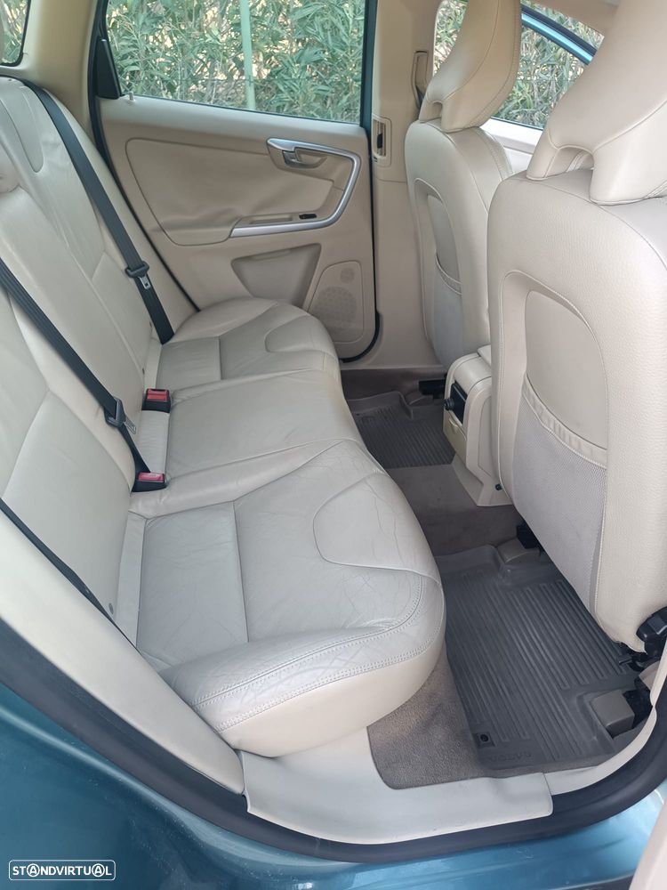 Volvo XC 60 2.4 D5 Summum AWD Start/Stop - 7
