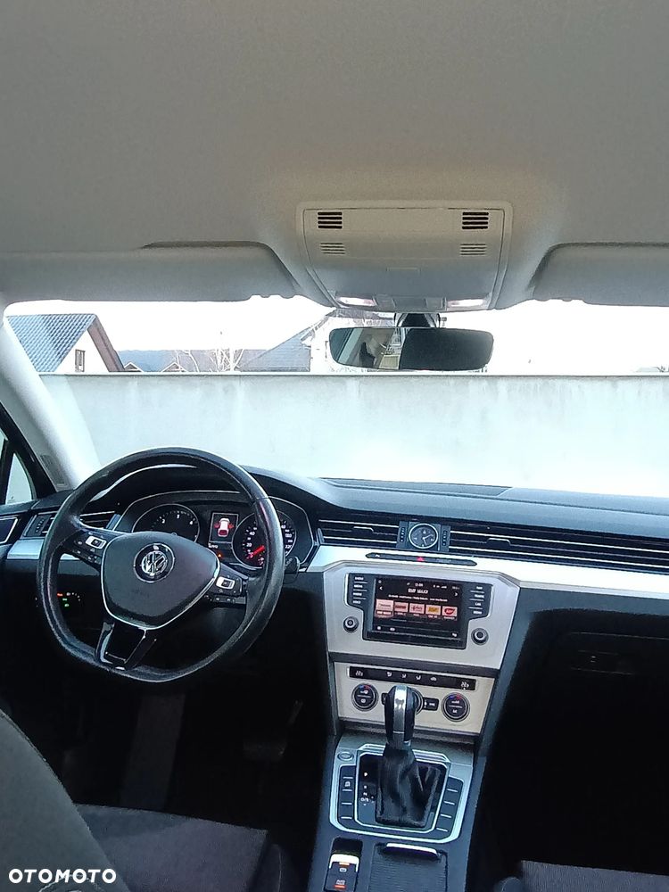 Volkswagen Passat 1.6 TDI SCR DSG Business - 16