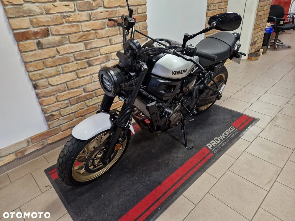 Yamaha XSR - 11
