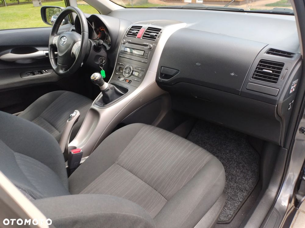 Toyota Auris 1.6 VVT-i Executive - 34