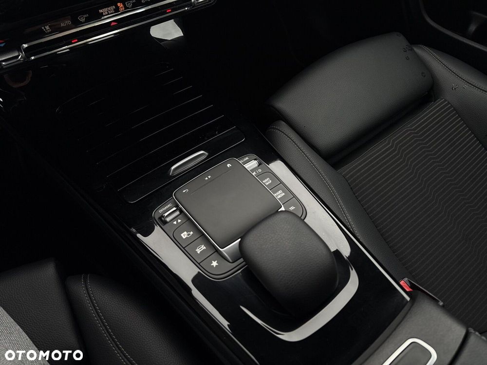 Mercedes-Benz CLA 200 7G-DCT - 27