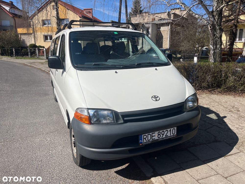 Toyota Hiace - 1