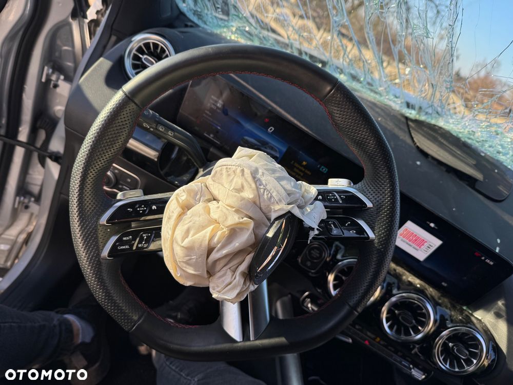 Mercedes-Benz GLA 220 d 4Matic 8G-DCT AMG Line Advanced Plus - 16